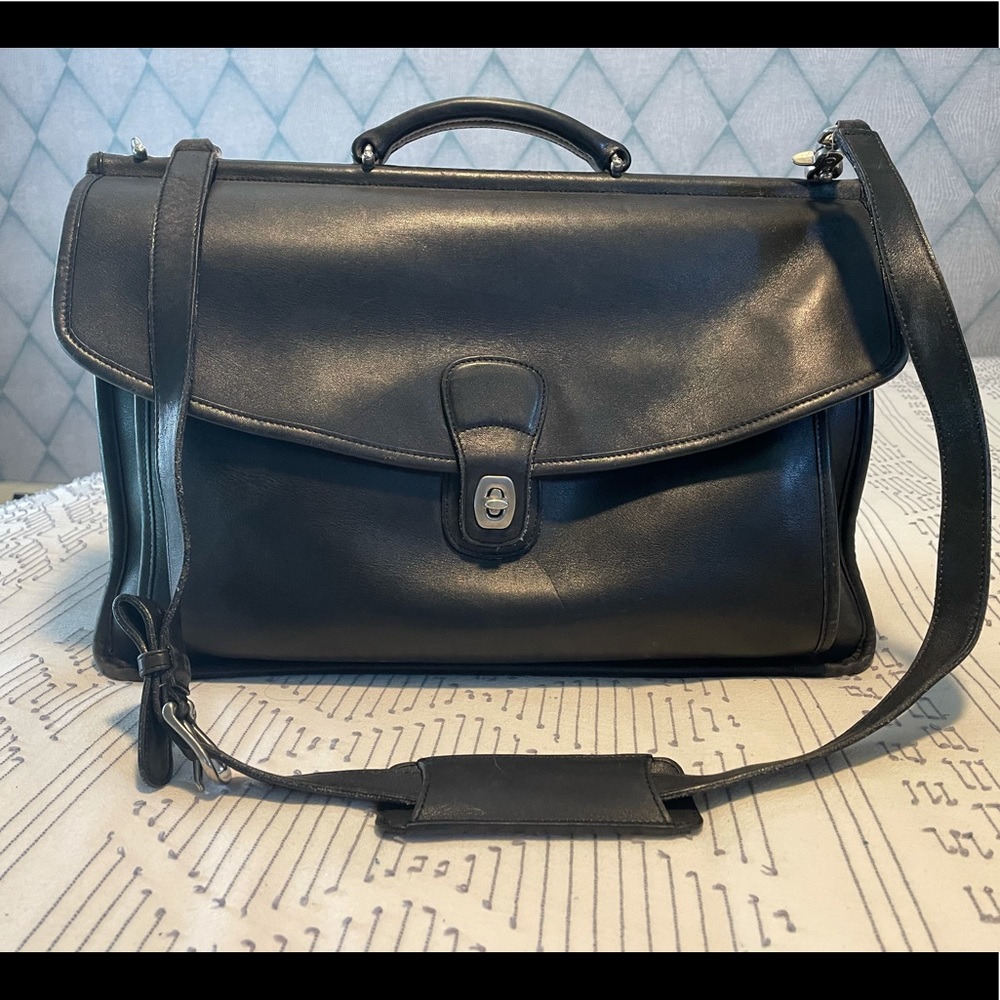 Vintage Coach Beekman Messenger